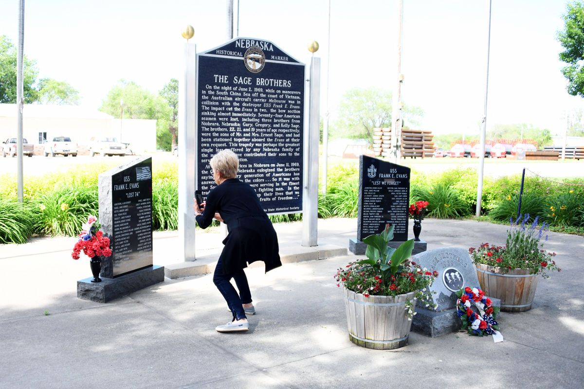 060 Berdeen Siebke with the Sage Brothers Memorial.JPG